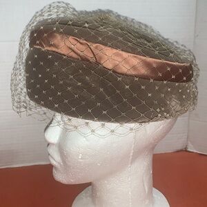 Vintage 50’s light brown velvet pillbox hat w satin ribbon and matching veil